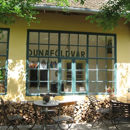 Rozmaringos Udvarház Dunafoldvar Exterior foto