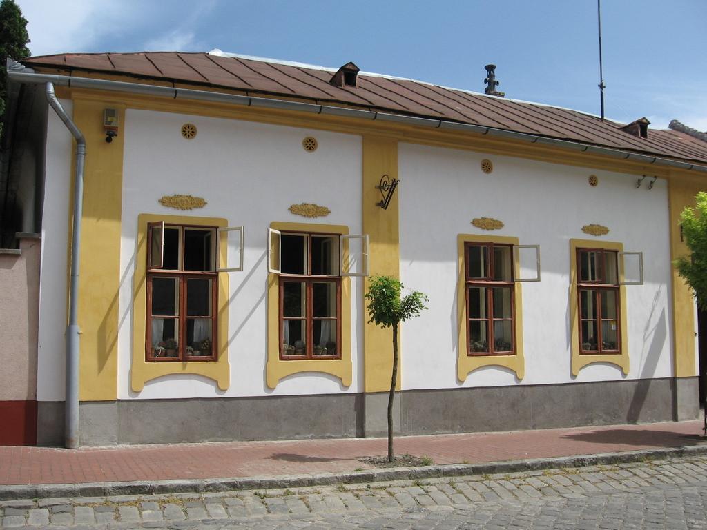 Rozmaringos Udvarház Dunafoldvar Exterior foto