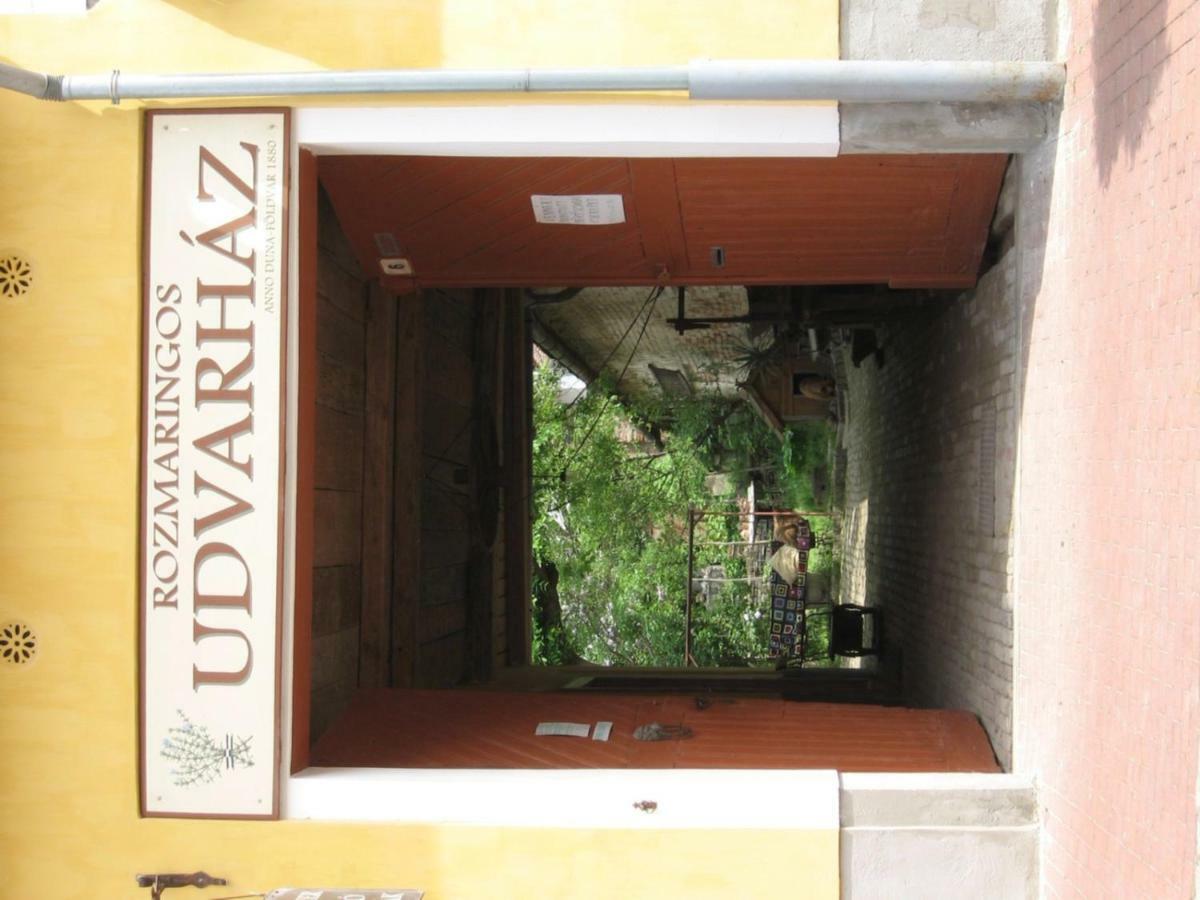 Rozmaringos Udvarház Dunafoldvar Exterior foto